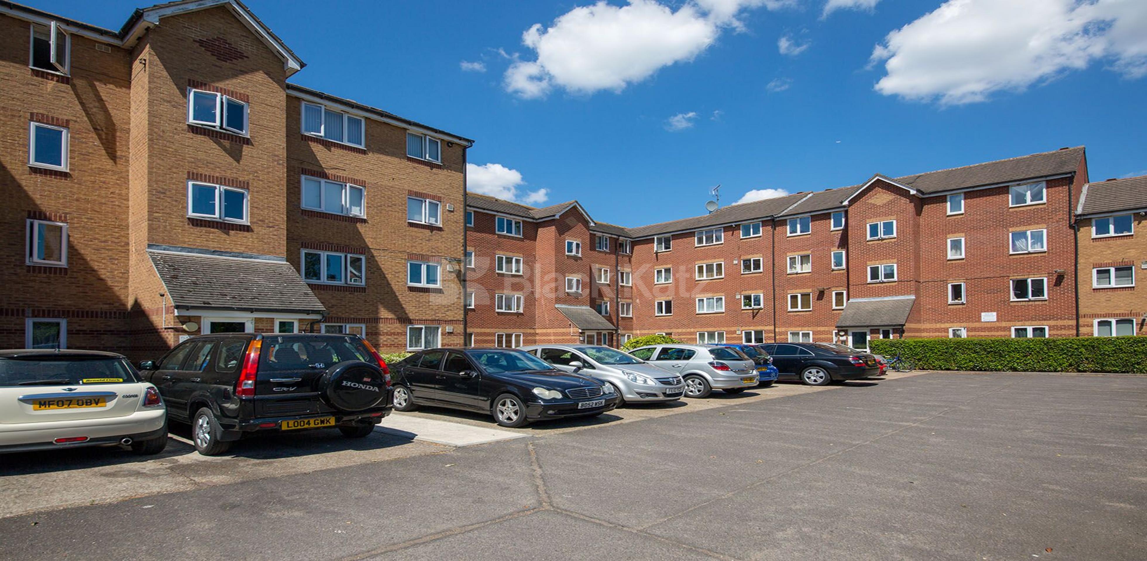 			New Instruction! Canal View!, 1 Bedroom, 1 bath, 1 reception Apartment			 Bream Close, Tottenham N17